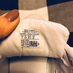 Converse Shoes - All White Leather Converse NIB 😍 Converse Shoes - All White Leather Converse NIB 😍